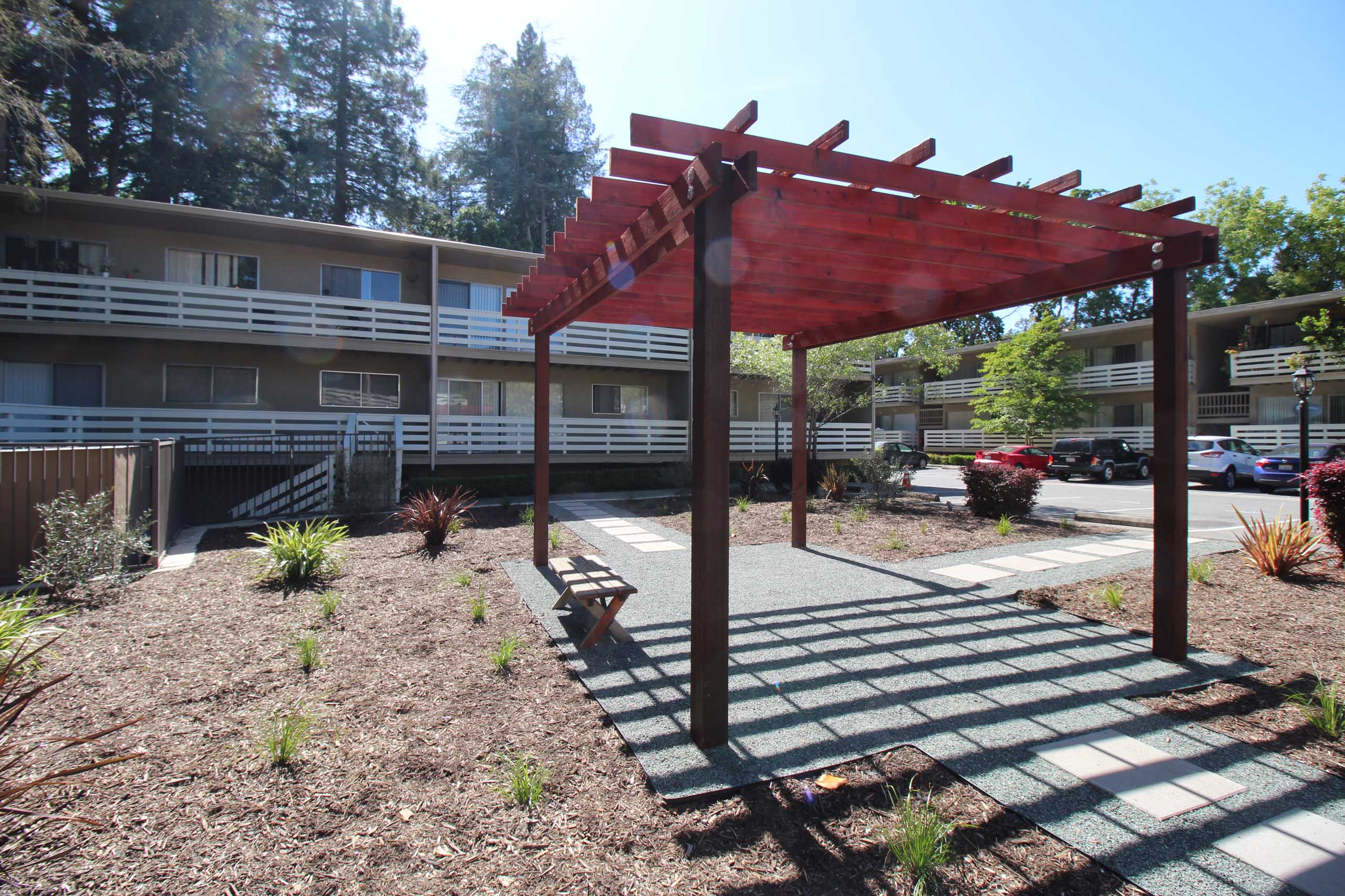 Redwoodcreek Apts photo 4